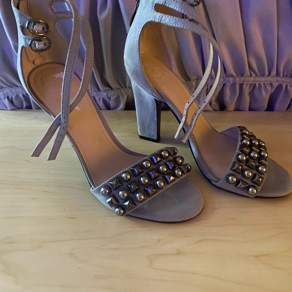 GUESS WOMEN'S GRAY FAUX SUEDE ANKLE STRAP OPEN TOE SANDALS - Picture 2 of 3